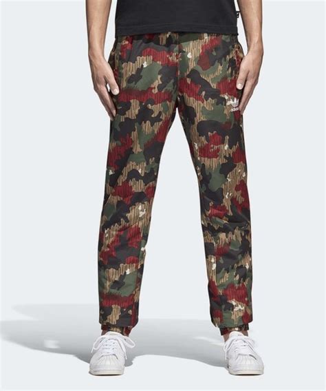 pantalon adidas originals camo windpants